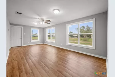 107 Mulberry Street, Hallettsville, TX 77964 - Photo 9