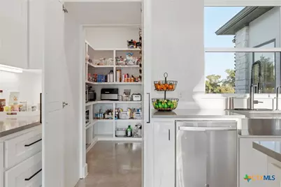 5721 Dry Comal Drive, New Braunfels, TX 78132 - Photo 17