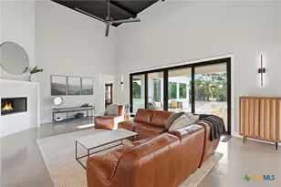 5721 Dry Comal Dr, New Braunfels, TX 78132 - Photo 9