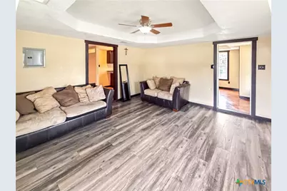 120 W Avenue J, Belton, TX 76513 - Photo 5