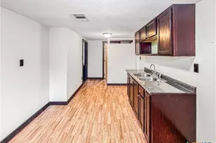 120 W Avenue J, Belton, TX 76513 - Photo 9