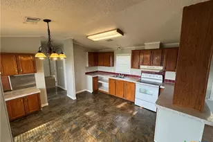 95 Hunters Cir, Victoria, TX 77905 - Photo 5