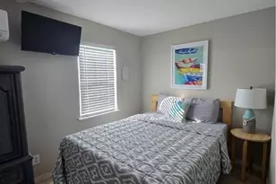 8 Mesquite St, Palacios, TX 77465 - Photo 13