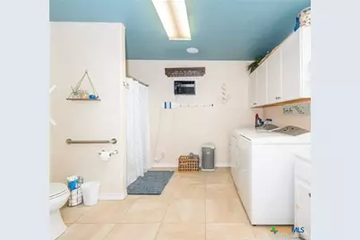 8 Mesquite Street, Palacios, TX 77465 - Photo 17