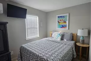 8 Mesquite St, Palacios, TX 77465 - Photo 13