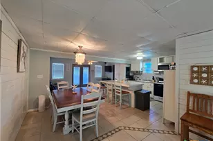 8 Mesquite St, Palacios, TX 77465 - Photo 9