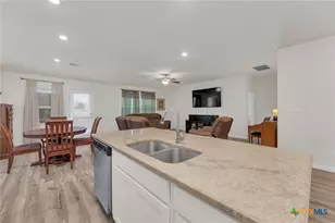 206 Bankside Dr, Hutto, TX 78634 - Photo 9