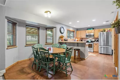 417 Dove, Victoria, TX 77905 - Photo 9