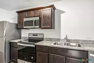 1153 Magnolia St, Seguin, TX 78155 - Photo 7