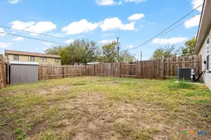 1153 Magnolia St, Seguin, TX 78155 - Photo 17