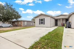1153 Magnolia St, Seguin, TX 78155 - Photo 3