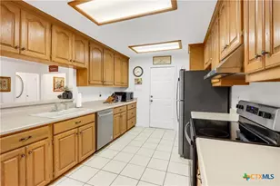 124 Gardenridge Dr, Seguin, TX 78155 - Photo 11