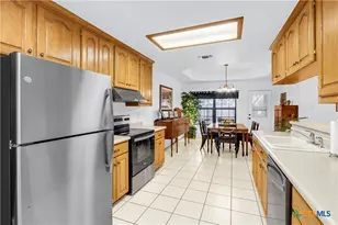 124 Gardenridge Dr, Seguin, TX 78155 - Photo 7