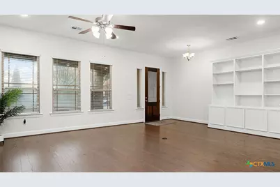 961 N Academy Avenue, New Braunfels, TX 78130 - Photo 9