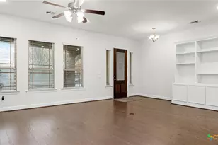 961 N Academy Ave, New Braunfels, TX 78130 - Photo 9