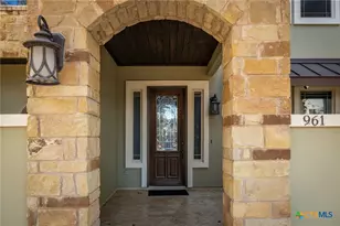 961 N Academy Ave, New Braunfels, TX 78130 - Photo 3