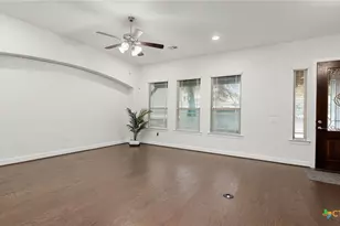 961 N Academy Ave, New Braunfels, TX 78130 - Photo 7