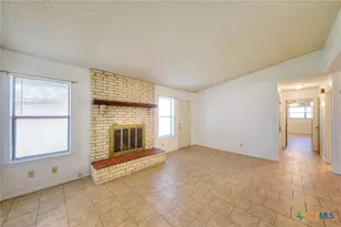 818 Lois St, Kerrville, TX 78028 - Photo 9