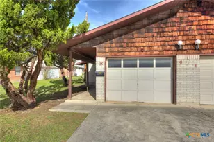 818 Lois St, Kerrville, TX 78028 - Photo 3