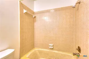 818 Lois St, Kerrville, TX 78028 - Photo 21