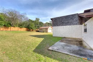 818 Lois St, Kerrville, TX 78028 - Photo 31