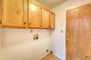 818 Lois St, Kerrville, TX 78028 - Photo 17