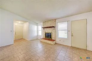 818 Lois St, Kerrville, TX 78028 - Photo 5