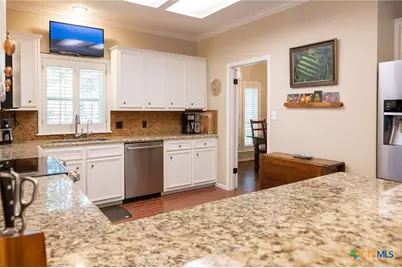 407 Woodway Drive, Victoria, TX 77904 - Photo 15