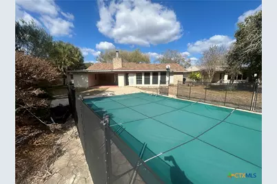 607 W Johnson Street, Cuero, TX 77954 - Photo 5