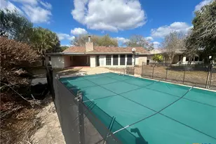 607 W Johnson St, Cuero, TX 77954 - Photo 5