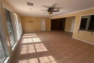 607 W Johnson St, Cuero, TX 77954 - Photo 13