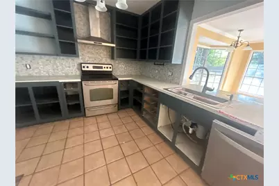 607 W Johnson Street, Cuero, TX 77954 - Photo 9