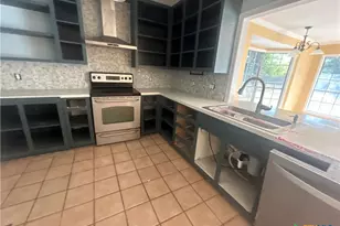 607 W Johnson St, Cuero, TX 77954 - Photo 9