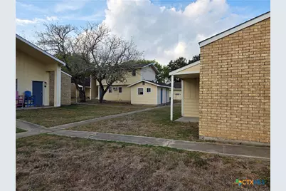 657 W 4th Street, Yorktown, TX 78164 - Photo 9