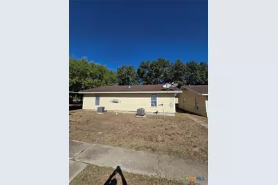 657 W 4th Street, Yorktown, TX 78164 - Photo 5