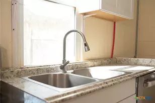 1408 Holloman Dr, Port Lavaca, TX 77979 - Photo 3