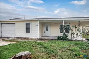 1408 Holloman Dr, Port Lavaca, TX 77979 - Photo 1