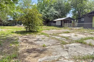 729 Schuessler St, Seguin, TX 78155 - Photo 3