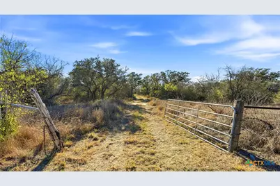 74 County Road 454, Stockdale, TX 78160 - Photo 3