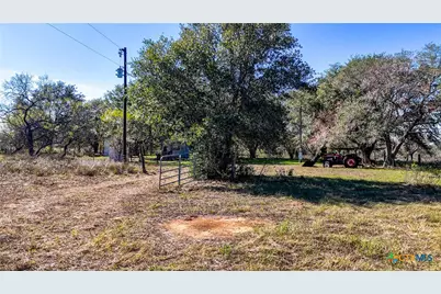 74 County Road 454, Stockdale, TX 78160 - Photo 13