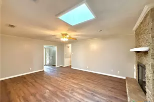 316 Buckingham St, Victoria, TX 77904 - Photo 5