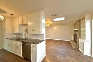 316 Buckingham St, Victoria, TX 77904 - Photo 13