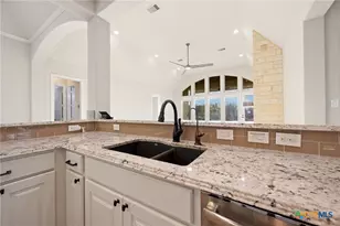 917 Coolabah Ave, New Braunfels, TX 78132 - Photo 9