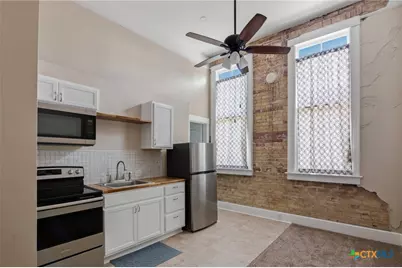 207 W Grand Avenue, Yoakum, TX 77995 - Photo 41
