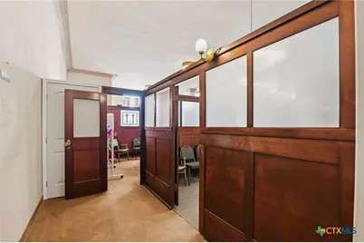 207 W Grand Avenue, Yoakum, TX 77995 - Photo 33