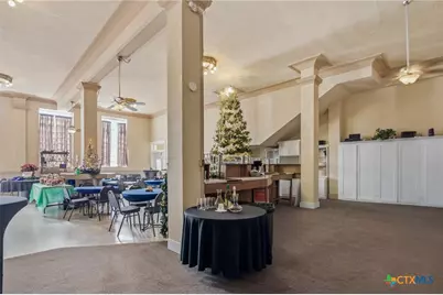 207 W Grand Avenue, Yoakum, TX 77995 - Photo 11