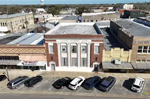 207 W Grand Ave, Yoakum, TX 77995 - Photo 1