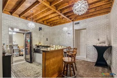 207 W Grand Avenue, Yoakum, TX 77995 - Photo 21