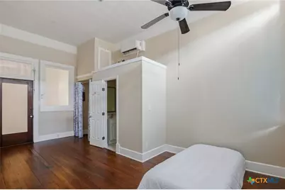 207 W Grand Avenue, Yoakum, TX 77995 - Photo 17