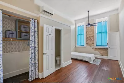 207 W Grand Avenue, Yoakum, TX 77995 - Photo 25